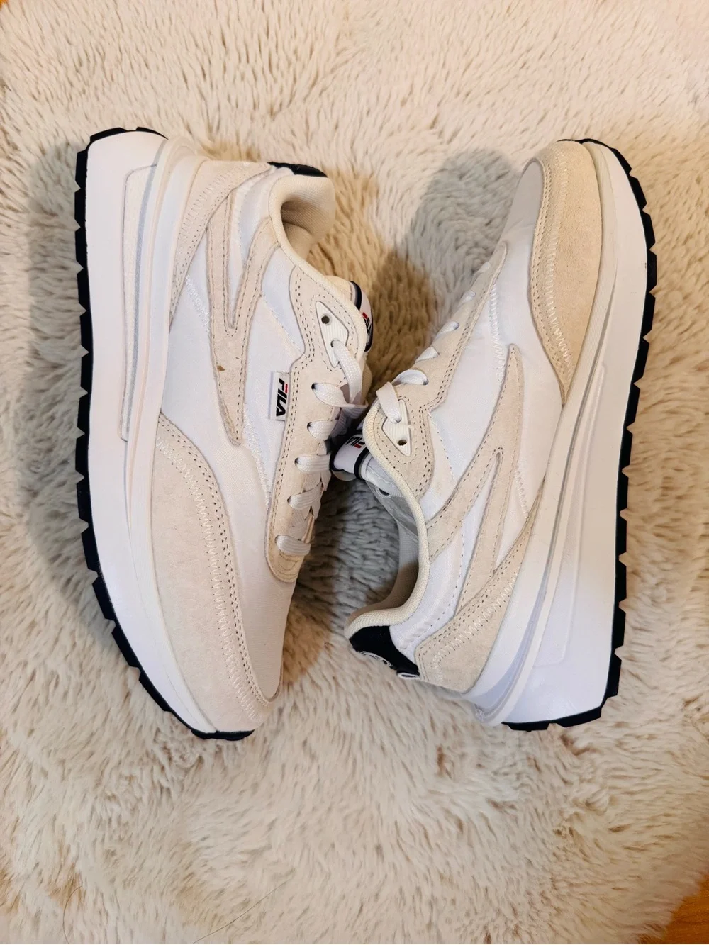 FILA Women's Renno White/Cream Low-Top Retro Runner Sneakers 7.5